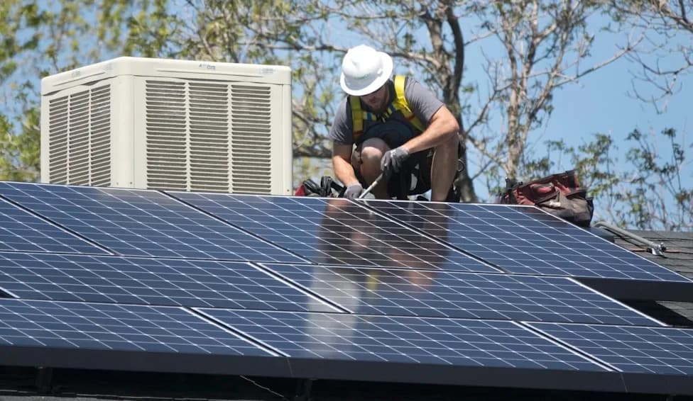 Illinois Revamps Clean-Energy Job Training With Career-Cluster Approach