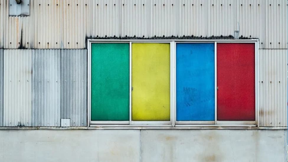 Why Our Visual World Boils Down to Red, Yellow, Green and Blue — A New Explanation from Natural Color Statistics