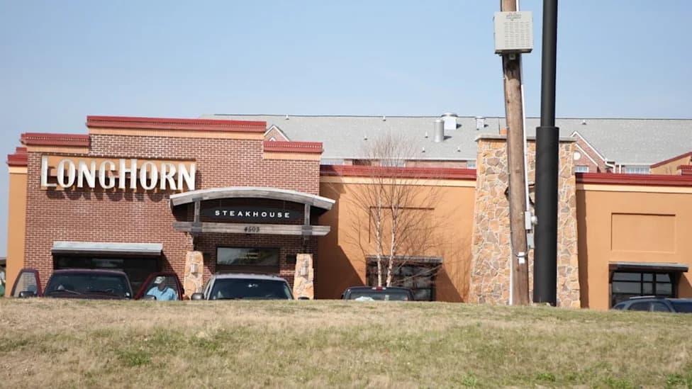 Viral Video Shows Roaches and Trash at LongHorn Steakhouse — Health Score 78, Improves to 99 After Cleanup