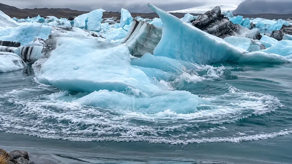 Giant Iceland Iceberg Surges Up, Capsizes and Sends Mini-Tsunami Across Lagoon (Video)