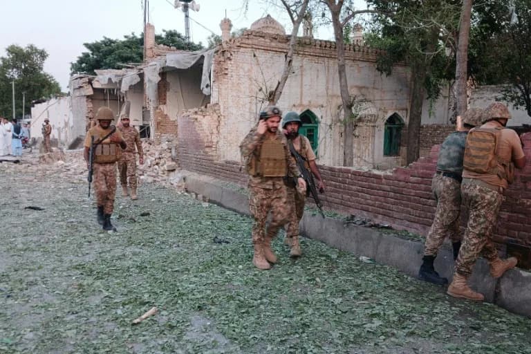 31 Killed, Dozens Wounded as Militants Storm Kohat Police Headquarters