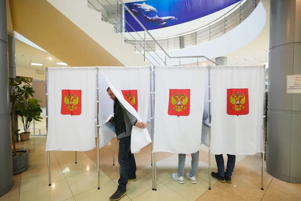 Yabloko Says Election Observer Fainted During Arrest At St. Petersburg Polling Station Amid Tightly Controlled State Duma Vote