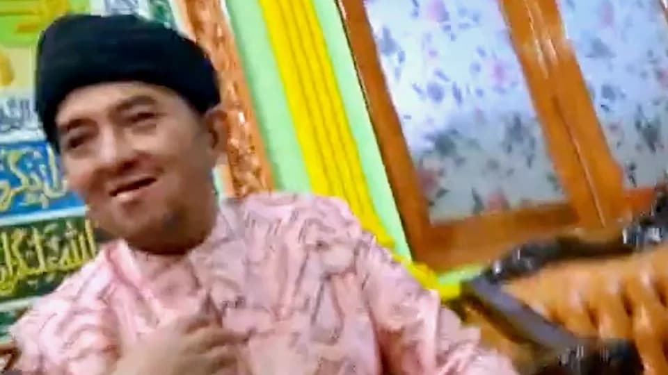 Secret Early Release: Convicted Teacher From Influential Indonesian Cleric Freed After Serving Less Than Half His Sentence — BBC