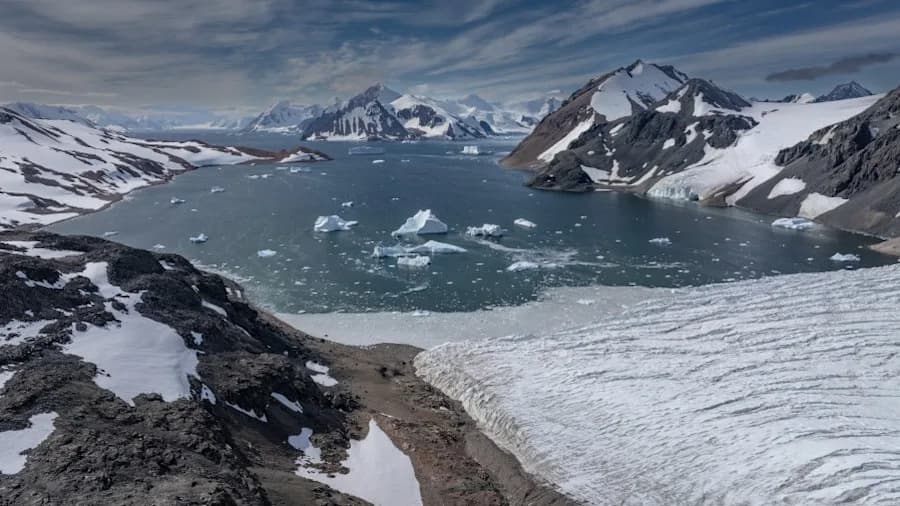 Study: Greenland and Antarctica Have Lost ~12.5 Trillion Tons of Ice Since the 1970s, Raising Flood Risk