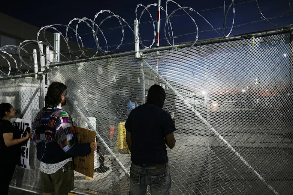 ICE Removes Thousands From Public Detainee Locator, Blocking Families and Lawyers