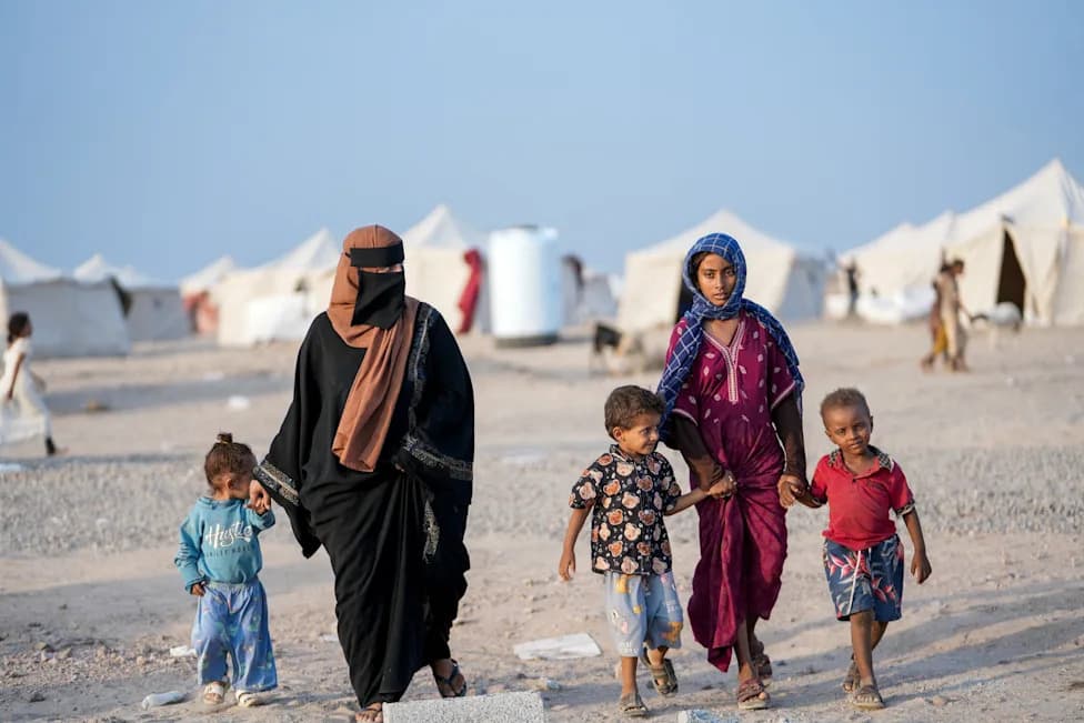 Houthis Push for Kahboub Heights Over Bab al‑Mandeb as 158,000+ Flee