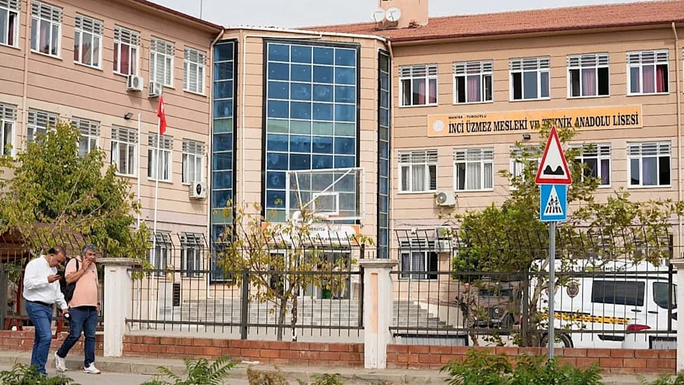 Teenager Detained After School Shooting in Manisa; 11 Students Injured, Two Seriously