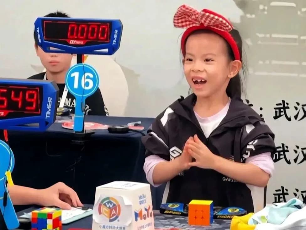 6-Year-Old Lian Yunzhi Breaks Women's Rubik’s Cube World Record Twice in Three Days