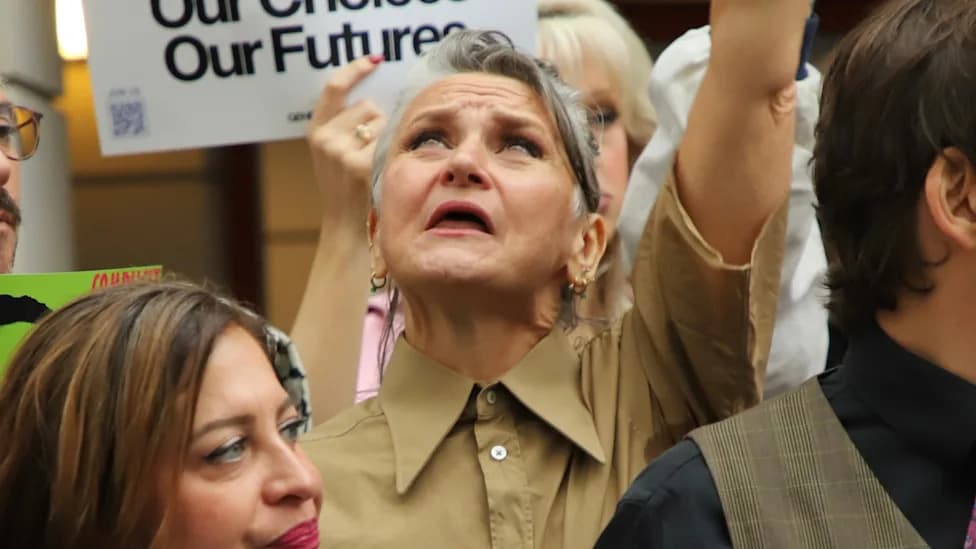 ‘Honor Your Oath’: Hundreds Protest NYU Langone Over Settlement That Bars Youth From Gender‑Affirming Care