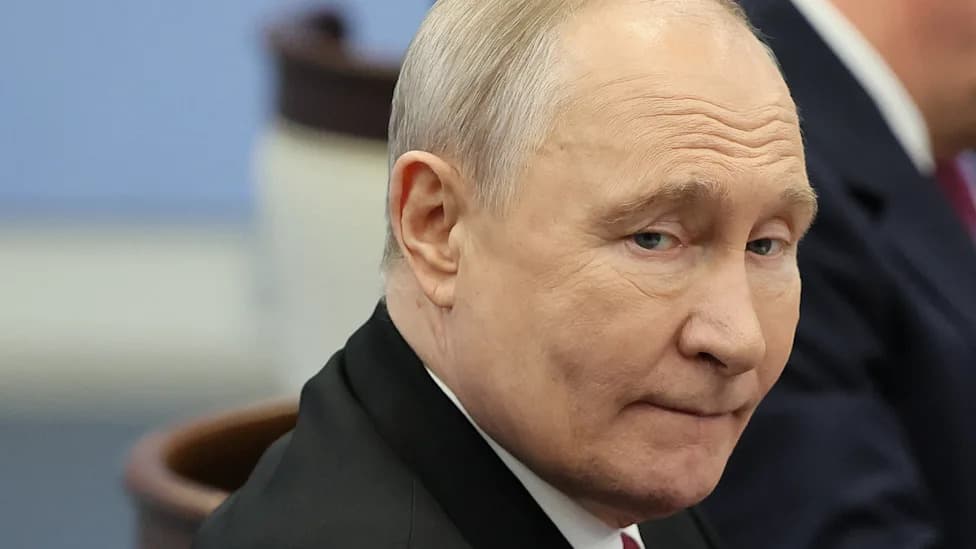 Leaked Kremlin Messages Suggest Putin's Inner Circle Is Increasingly Paranoid After Botched Navy Day