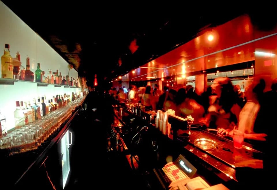 Mask-Optional Night at Lesbian Bar in Massachusetts Sparks Widespread Online Backlash
