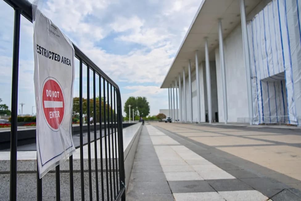 Kennedy Center Closure Extended Amid Structural Concerns and Legal Fight Over Name