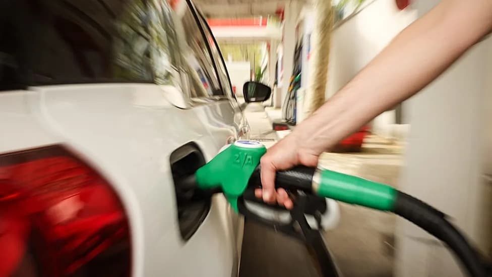Fuel Prices Ignite France’s Presidential Race: Protests, Policy and Political Maneuvering