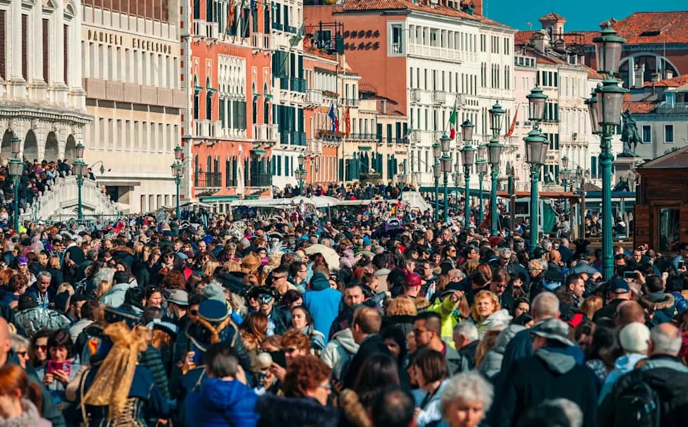 Venice Says €5 Tourist Fee No Longer Deters Crowds; Officials Weigh Raising It To €30–€50