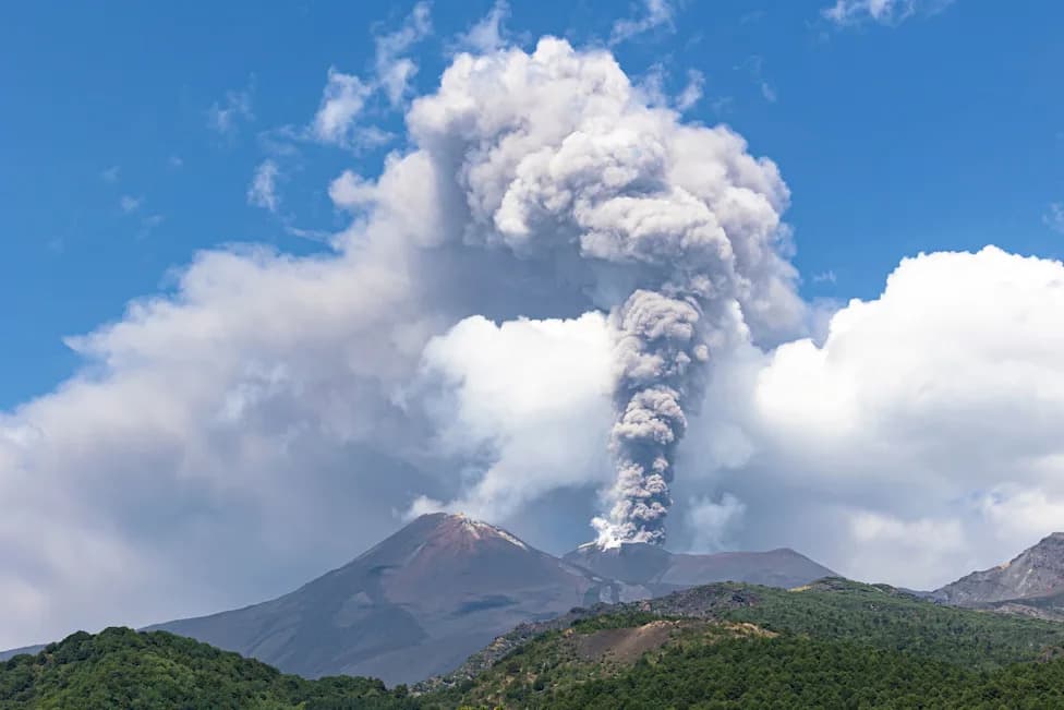 Mount Etna Ash Cloud Grounds Flights: Catania Airport Closed Amid Red Alert