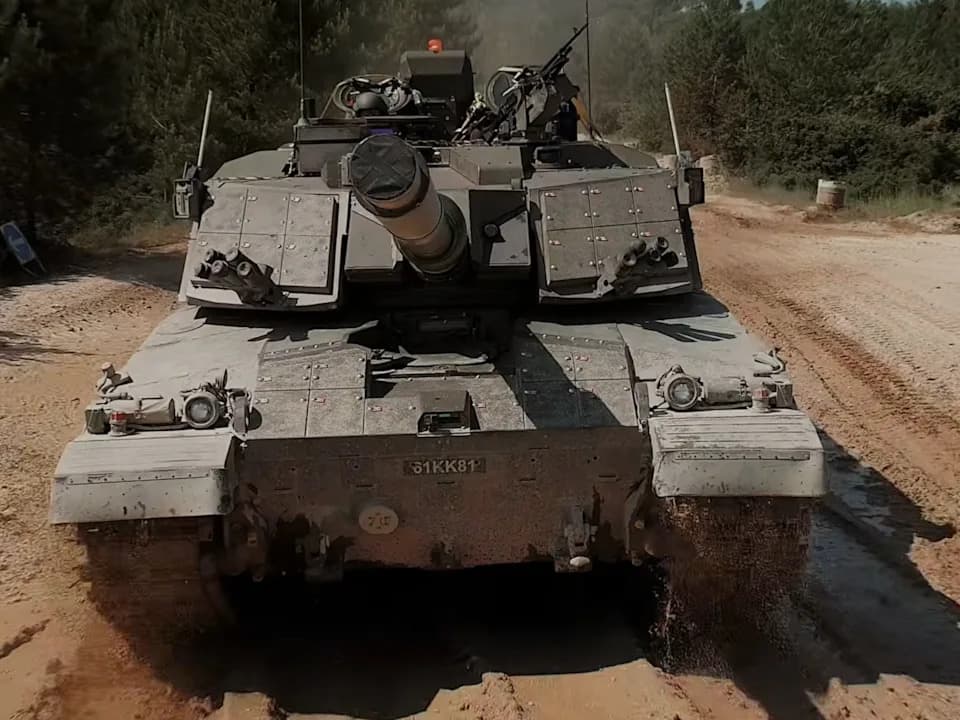 UK Feeds Ukraine Combat Data Into Challenger 3 — A Digital, Drone-Ready Main Battle Tank