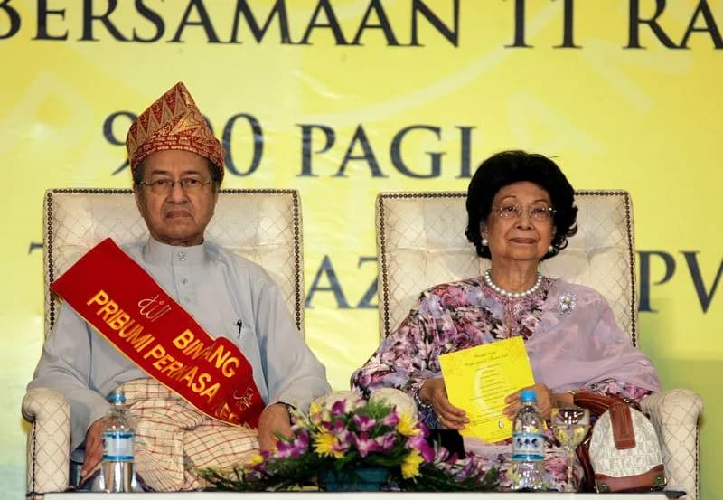 Siti Hasmah, Wife of Malaysia’s Longest-Serving PM Mahathir, Dies at 100; State Funeral Planned