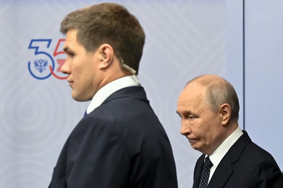 Ukrainian OSINT Identifies Four Men as Putin’s Closest Adjutants, Raising Security Questions