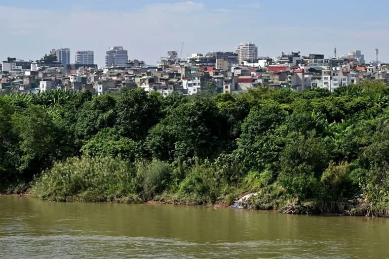 Rare Admission: Hanoi Redevelopment Sparks Public Dissent as Over a Quarter Oppose Red River Plan