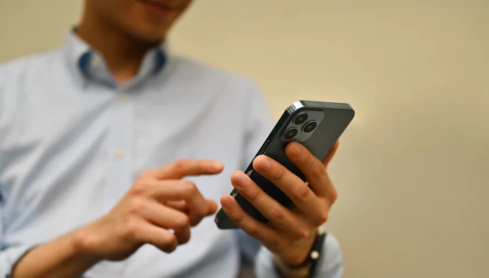 Small Upstate NY Library’s 'Bye Bye AI' Help Sessions Go Viral — Teaching People How To Turn Off Unwanted AI
