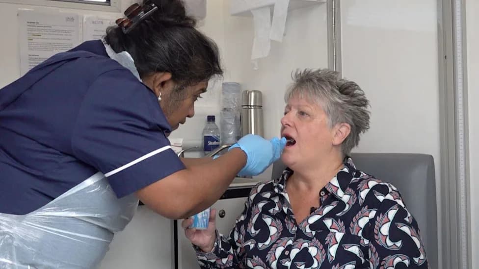 ‘Pill-on-a-String’ Test Could Spot Oesophageal Cancer Risk in People With Chronic Heartburn