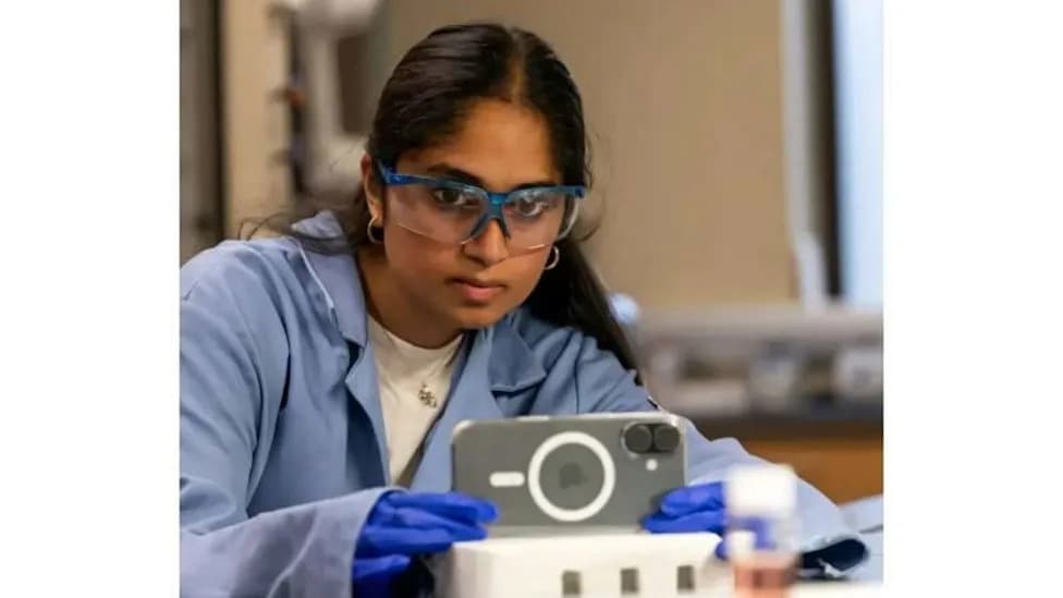 Student Uses iPhone and Custom Video Analysis to Reveal Surprising Nanoparticle Formation Pathway