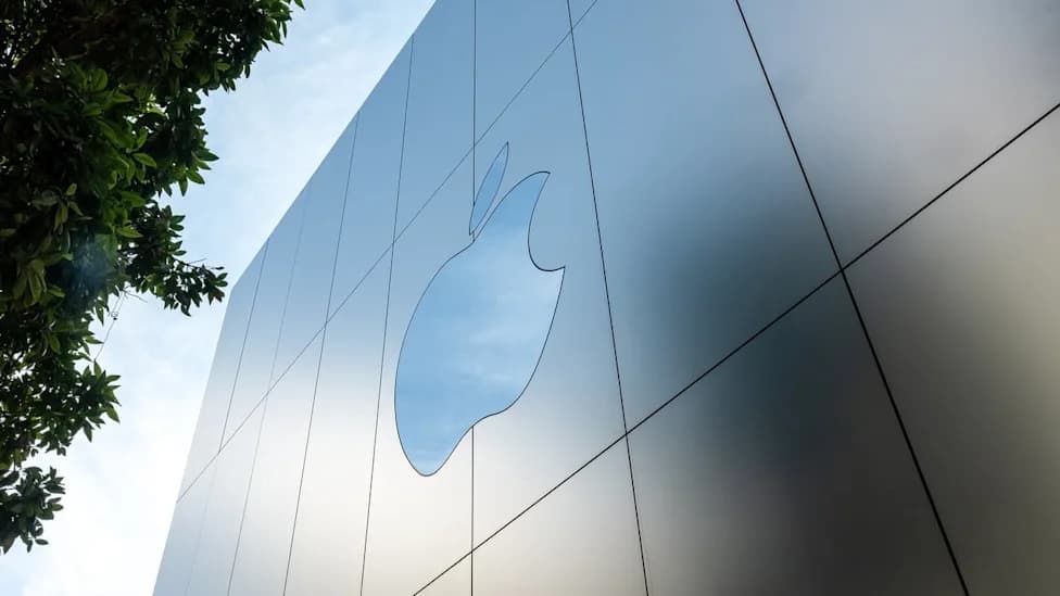 Apple Skips White House 'Superintelligence' Lunch as Tech Leaders Sign Voluntary Accord