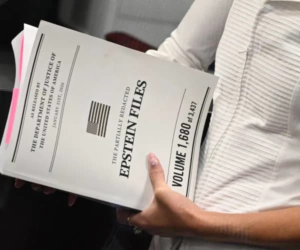 Forensic Expert to Reexamine Jeffrey Epstein Autopsy at UCL — Questions Raised Over Suicide Ruling