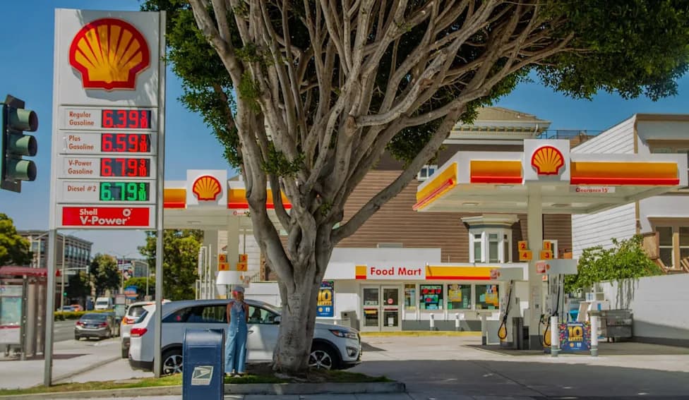 Newsom Asks CARB to Allow Early Sale of Cheaper Winter-Blend Gas to Ease Soaring Pump Prices
