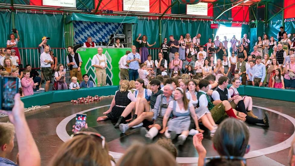 Oktoberfest Ride Operator Hands Out Cycling Shorts After Tens of Thousands of Voyeur Clips