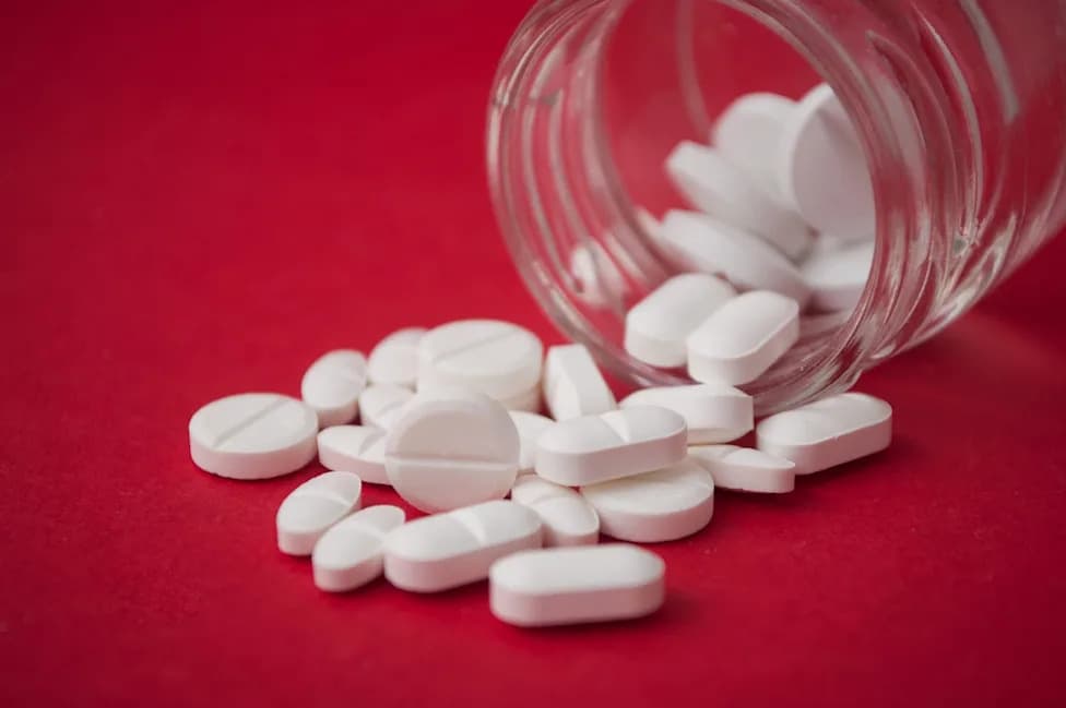 Over 112,900 Amazon-Brand Acetaminophen Bottles Recalled Nationwide After Reports of Discolored Tablets