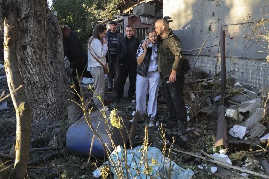 Russia Strikes Two Kyiv Bridges; City Closes Five of Six Crossings