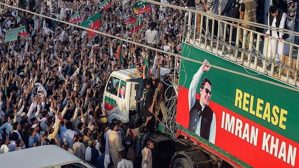 Thousands March Toward Islamabad Demanding Release of Imran Khan Amid Health Fears